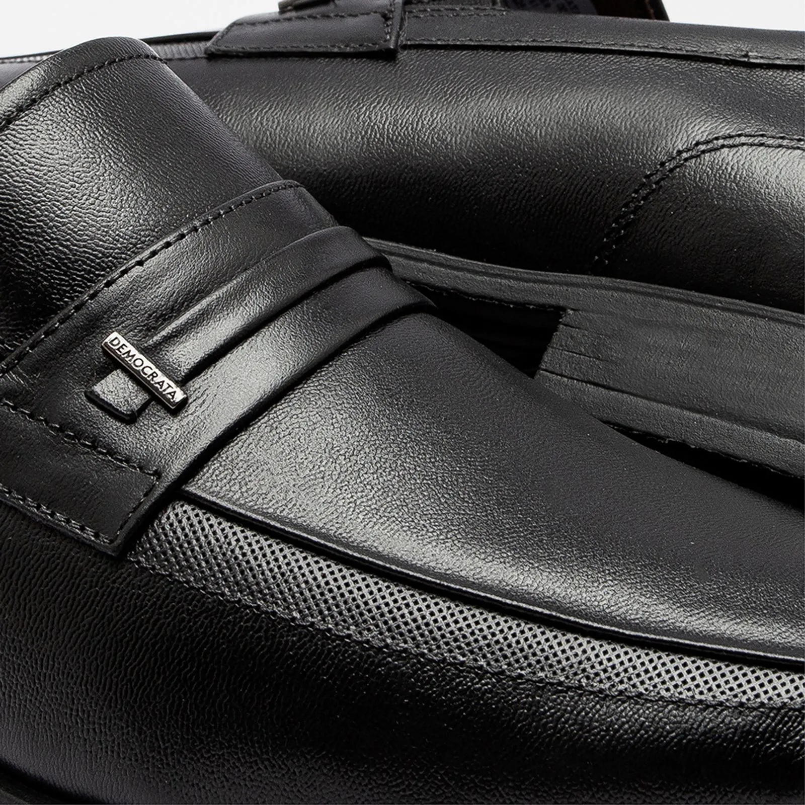646102-NEGRO-3