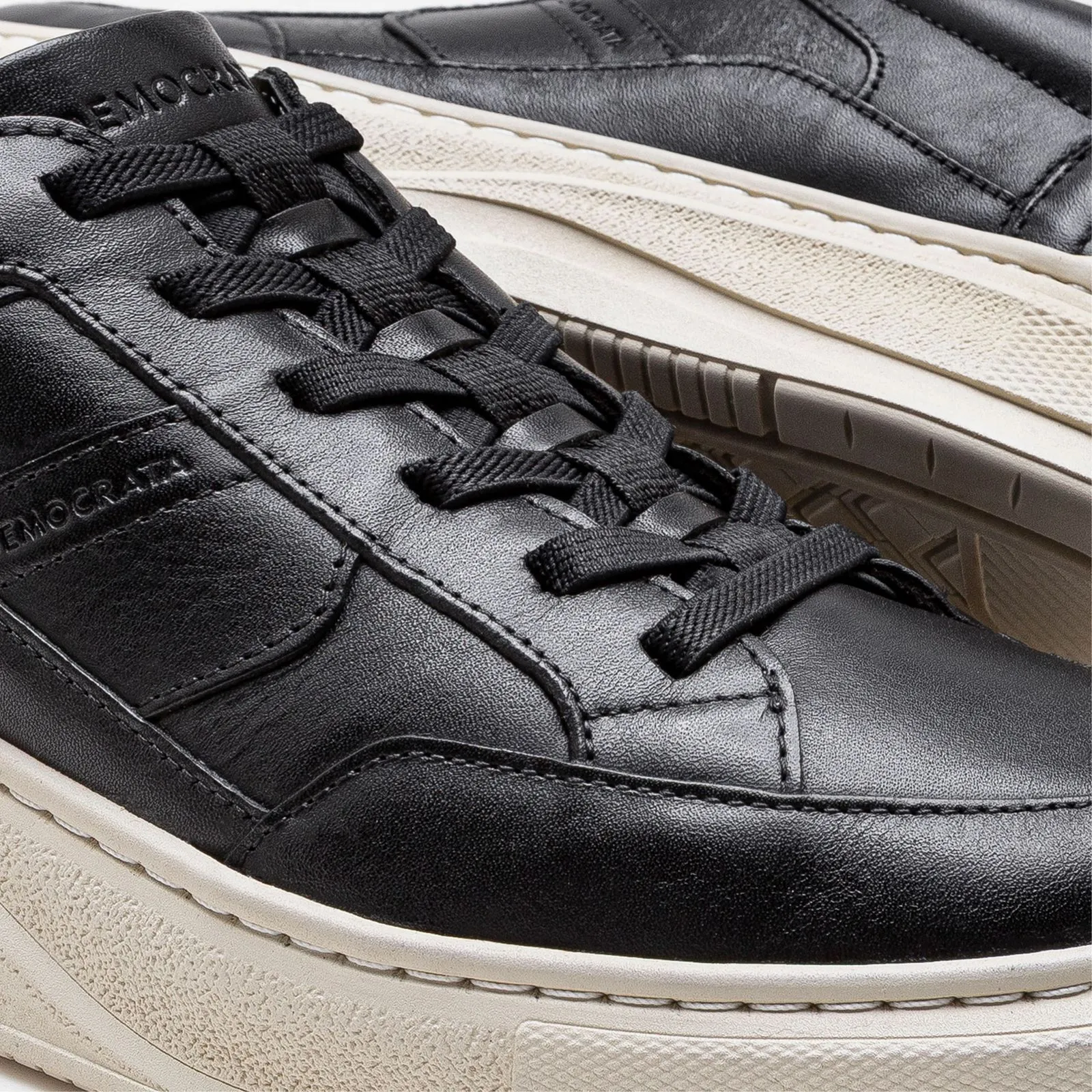653101-NEGRO-3