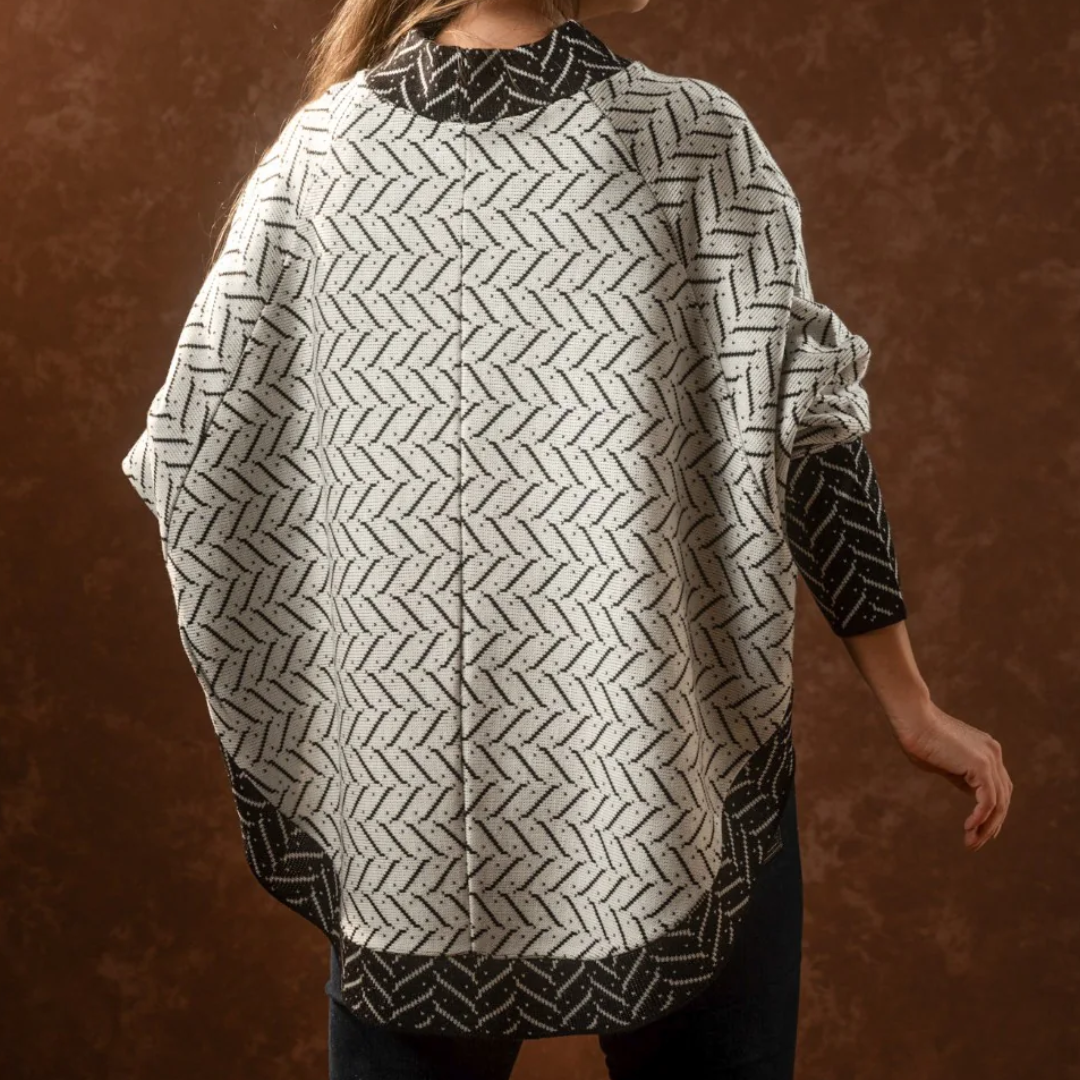 PONCHO-AGUSTINA-HUESO-2