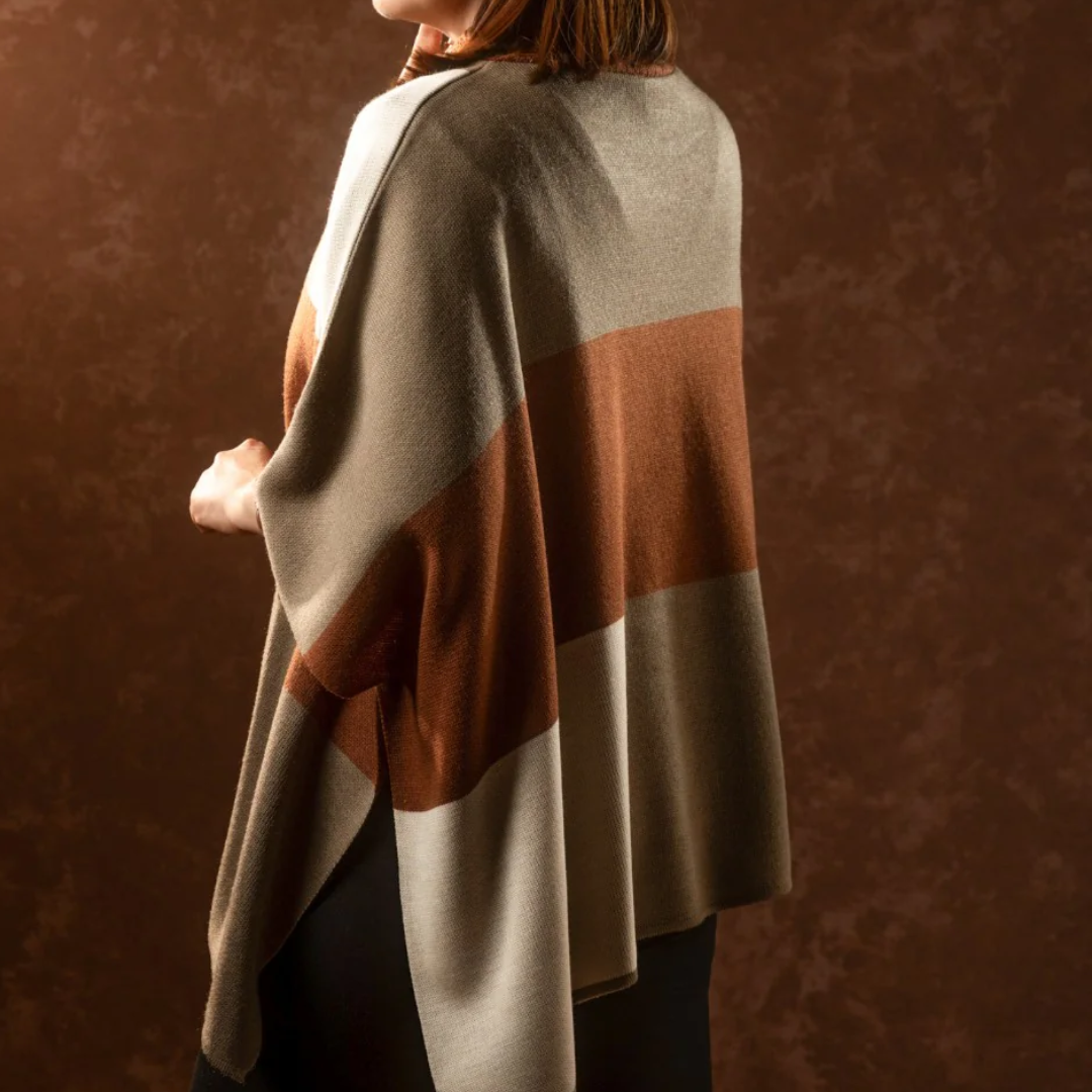 PONCHO-OMEGA-TAUPE-HABANO-2